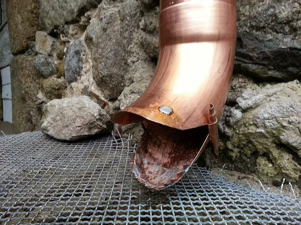 Pose de gouttières à Villars