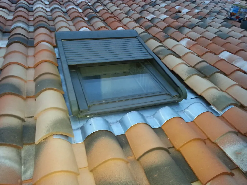 ABERGEMENT ZINC A ONDES SUR VELUX copie